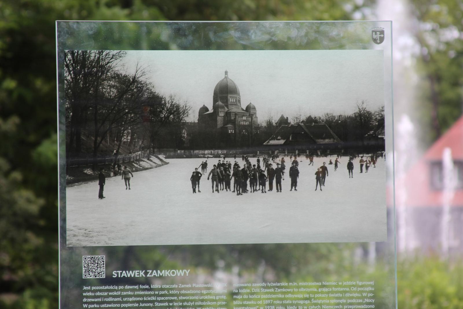 Trasa dawniej i dziś -  pylon przy stawku zamkowym