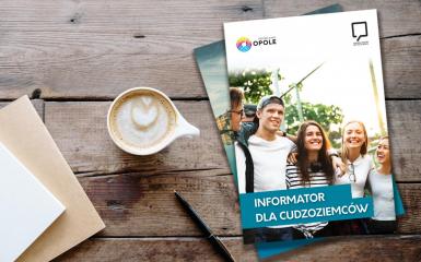 Informator dla cudzoziemców na stole